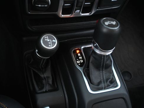 Used 2025 Jeep Wrangler Sahara w/ Safety Group image 19