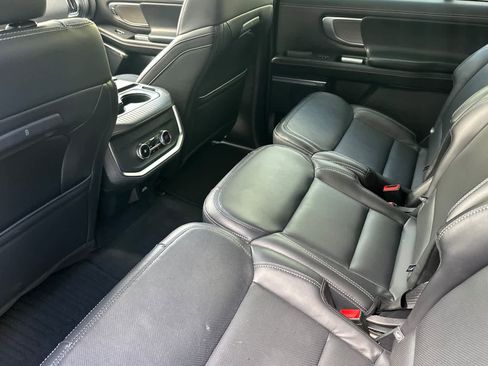 Certified 2025 Ford Expedition Max Platinum AWD/4WD image 4
