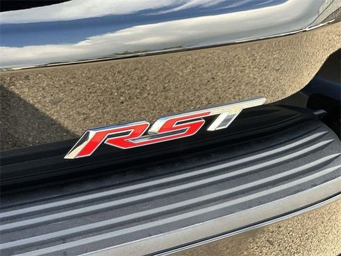 Used 2025 Chevrolet Suburban RST image 31