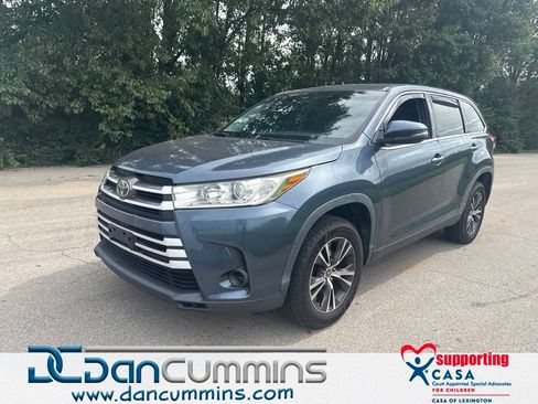 Used 2019 Toyota Highlander LE FWD image 1