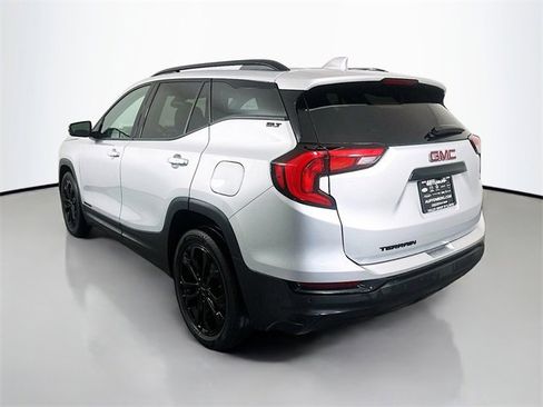 Used 2021 GMC Terrain SLT w/ Elevation Edition image 5