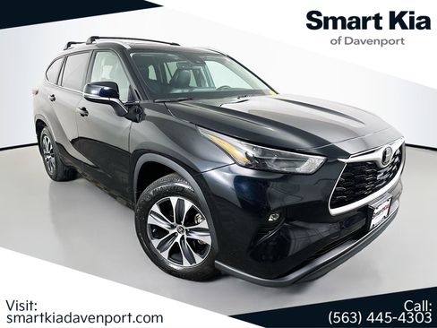Used 2024 Toyota Highlander XLE AWD/4WD image 1