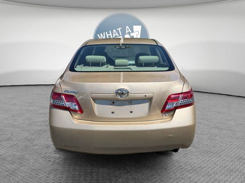 Used 2010 Toyota Camry LE FWD image 5
