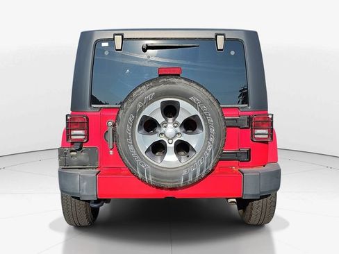 Used 2017 Jeep Wrangler Sahara w/ Dual Top Group AWD/4WD image 4