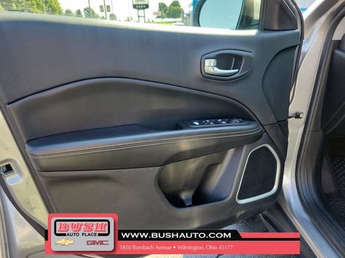 Used 2018 Jeep Compass Latitude w/ Cold Weather Group FWD image 17