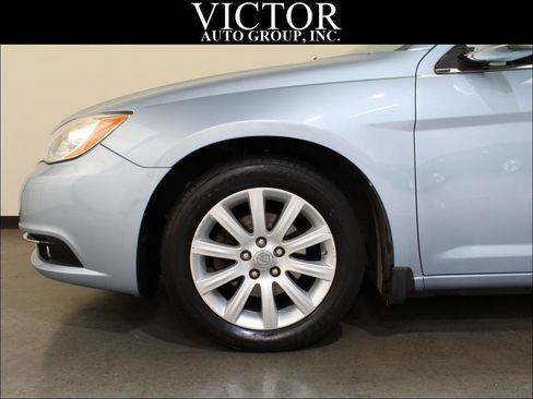 Used 2013 Chrysler 200 Limited FWD image 5