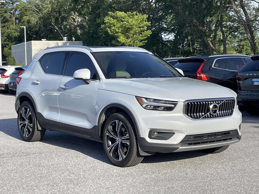 Used 2022 Volvo XC40 T5 Inscription w/ Climate Package AWD/4WD image 1