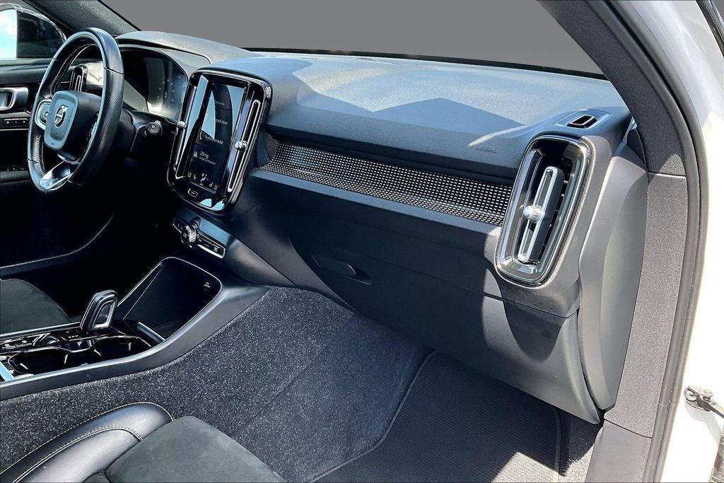 Used 2021 Volvo XC40 T5 R-Design w/ Advanced Package AWD/4WD image 10