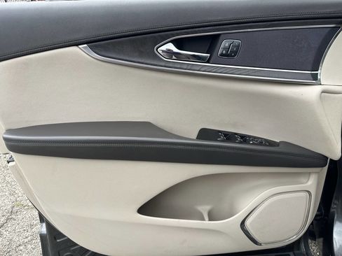 Used 2017 Lincoln MKX Reserve w/ Driver Assistance Package image 35