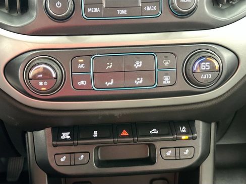 Used 2018 Chevrolet Colorado LT w/ Luxury Package, Chrome AWD/4WD image 18