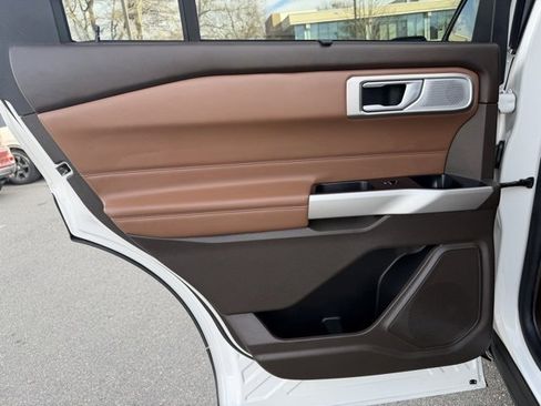 Used 2023 Ford Explorer King Ranch w/ Technology Package image 38