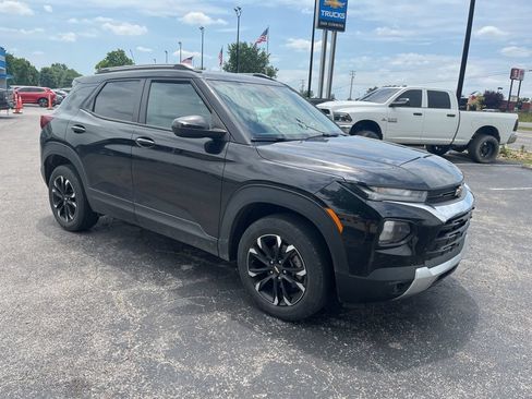 Used 2023 Chevrolet TrailBlazer LT AWD/4WD image 2