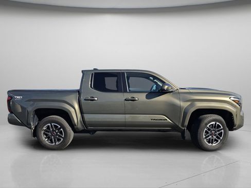 Used 2024 Toyota Tacoma TRD Sport AWD/4WD image 24