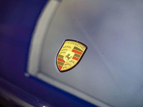 Certified 2025 Porsche Macan AWD/4WD image 12