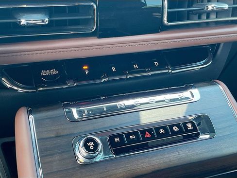 Used 2025 Lincoln Aviator Reserve w/ Equipment Group 201A AWD/4WD image 17