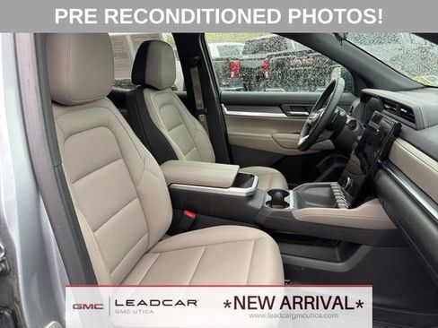 Used 2025 GMC Terrain Elevation w/ Elevation Premium Package AWD/4WD image 11