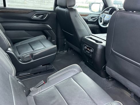 Used 2022 Chevrolet Suburban Premier image 19