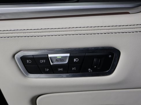 Used 2022 BMW X7 M50i image 35