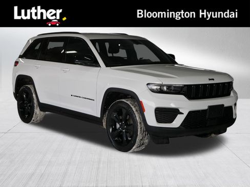 Used 2022 Jeep Grand Cherokee Altitude image 1