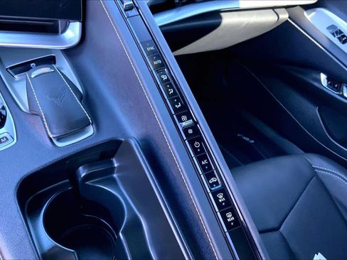 Used 2025 Chevrolet Corvette Stingray Coupe w/ 1LT image 27