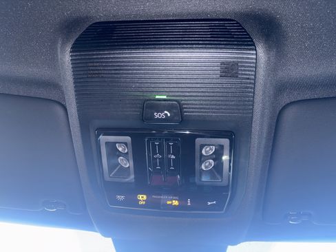 Used 2024 Volkswagen Atlas Cross Sport SE image 26