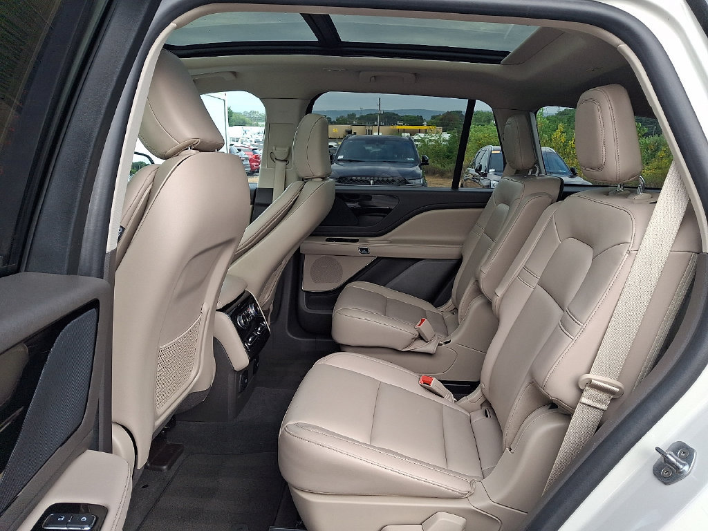Certified 2023 Lincoln Aviator AWD w/ Premium Package image 11