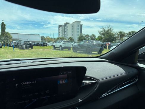 Used 2025 Buick Envista Sport Touring image 35