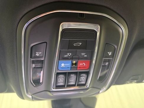 Used 2024 Jeep Grand Cherokee L Limited w/ Luxury Tech Group II AWD/4WD image 14