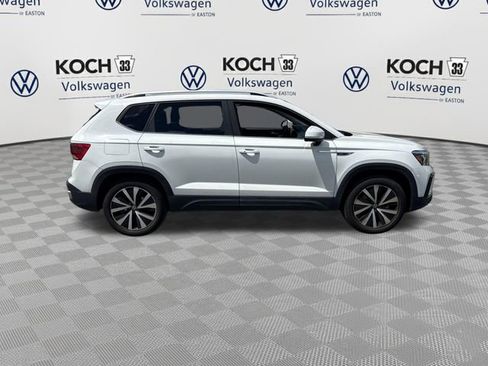 Used 2023 Volkswagen Taos SE w/ Panoramic Sunroof Package AWD/4WD image 9