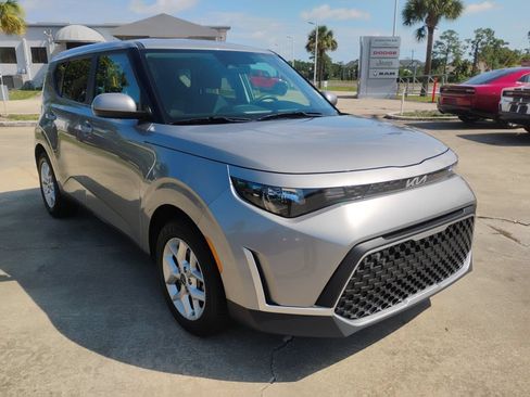 Used 2024 Kia Soul LX w/ Option Group 015 FWD image 3