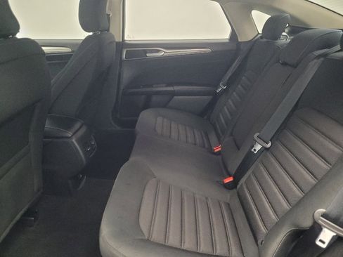 Used 2019 Ford Fusion SE image 18