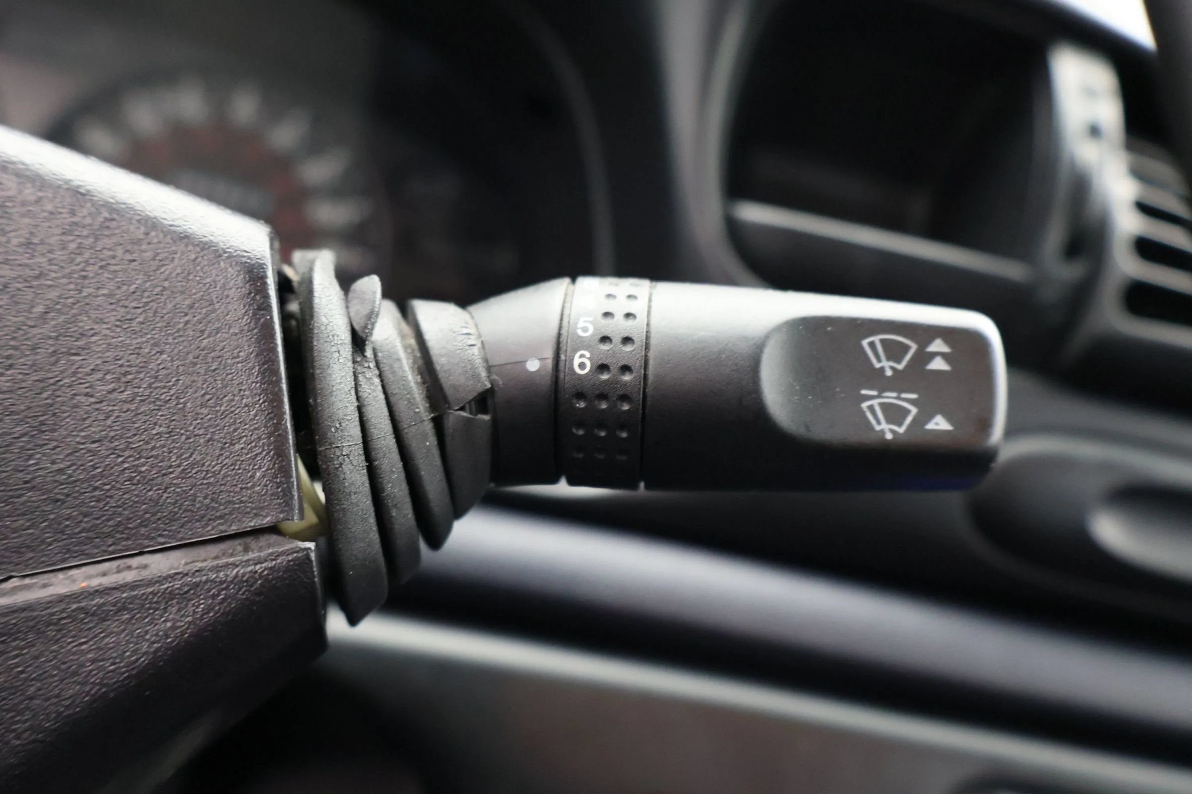 Used 2000 Ford Contour SE FWD image 25