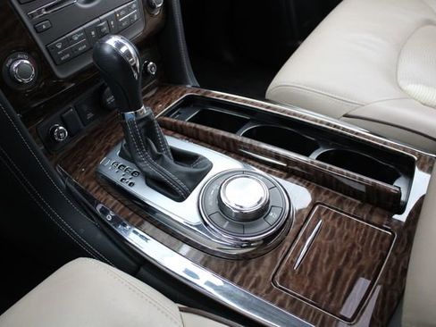 Used 2018 Nissan Armada Platinum w/ Interior Lighting Package image 18