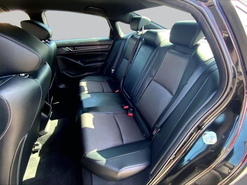 Used 2018 Honda Accord Sport image 19