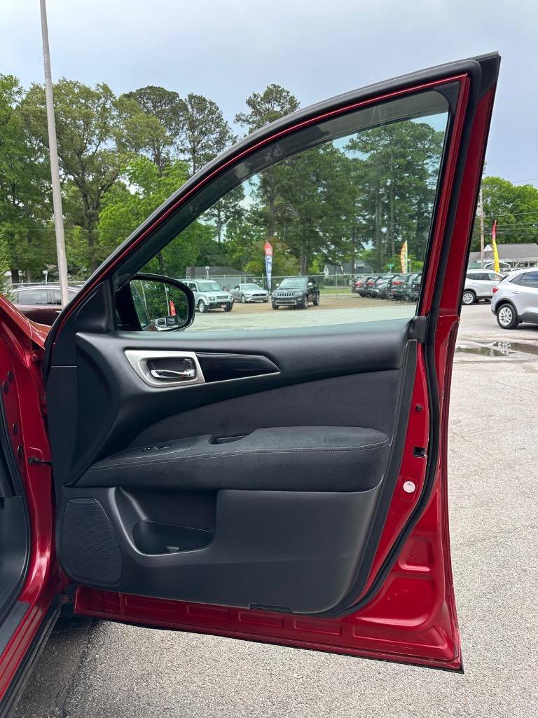 Used 2015 Nissan Pathfinder S FWD image 16