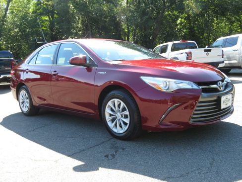 Used 2017 Toyota Camry LE FWD image 3