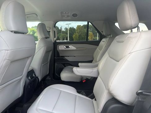 Used 2025 Ford Explorer Active w/ Active Comfort Package RWD image 20