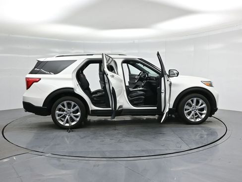 Certified 2022 Ford Explorer Platinum w/ Technology Package image 5