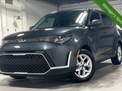 Used 2025 Kia Soul LX w/ LX Technology Package FWD image 14