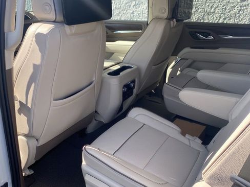 Used 2024 GMC Yukon Denali w/ Advanced Technology Package AWD/4WD image 10