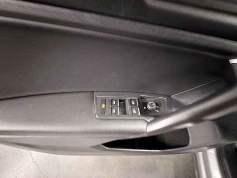 Used 2021 Volkswagen Tiguan SEL FWD image 23