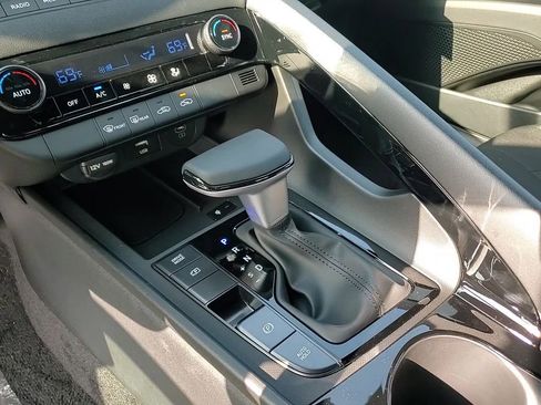 New 2025 Hyundai Elantra SEL image 21