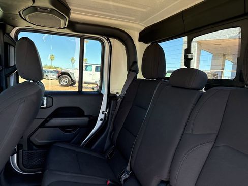 Certified 2023 Jeep Gladiator Overland image 44