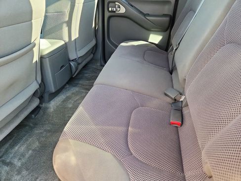 Used 2018 Nissan Frontier SV image 10