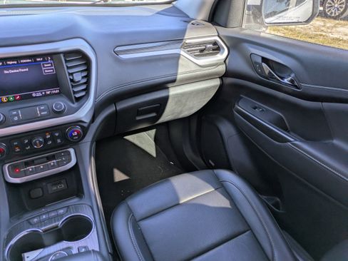 Used 2023 GMC Acadia SLT image 16