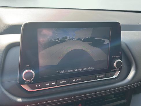 Used 2025 Nissan Rogue S AWD/4WD image 9