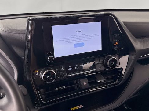 Certified 2025 Toyota Highlander XSE image 16