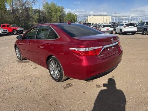 Used 2015 Toyota Camry XLE w/ Moonroof Package image 3