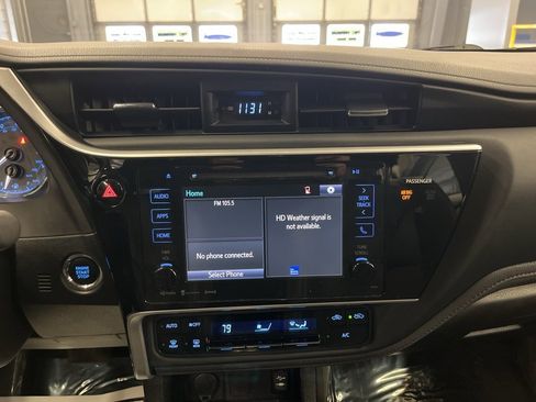 Used 2017 Toyota Corolla SE image 23