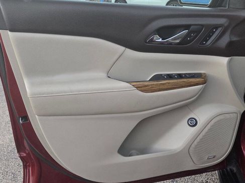 Used 2017 GMC Acadia Denali w/ Technology Package image 10